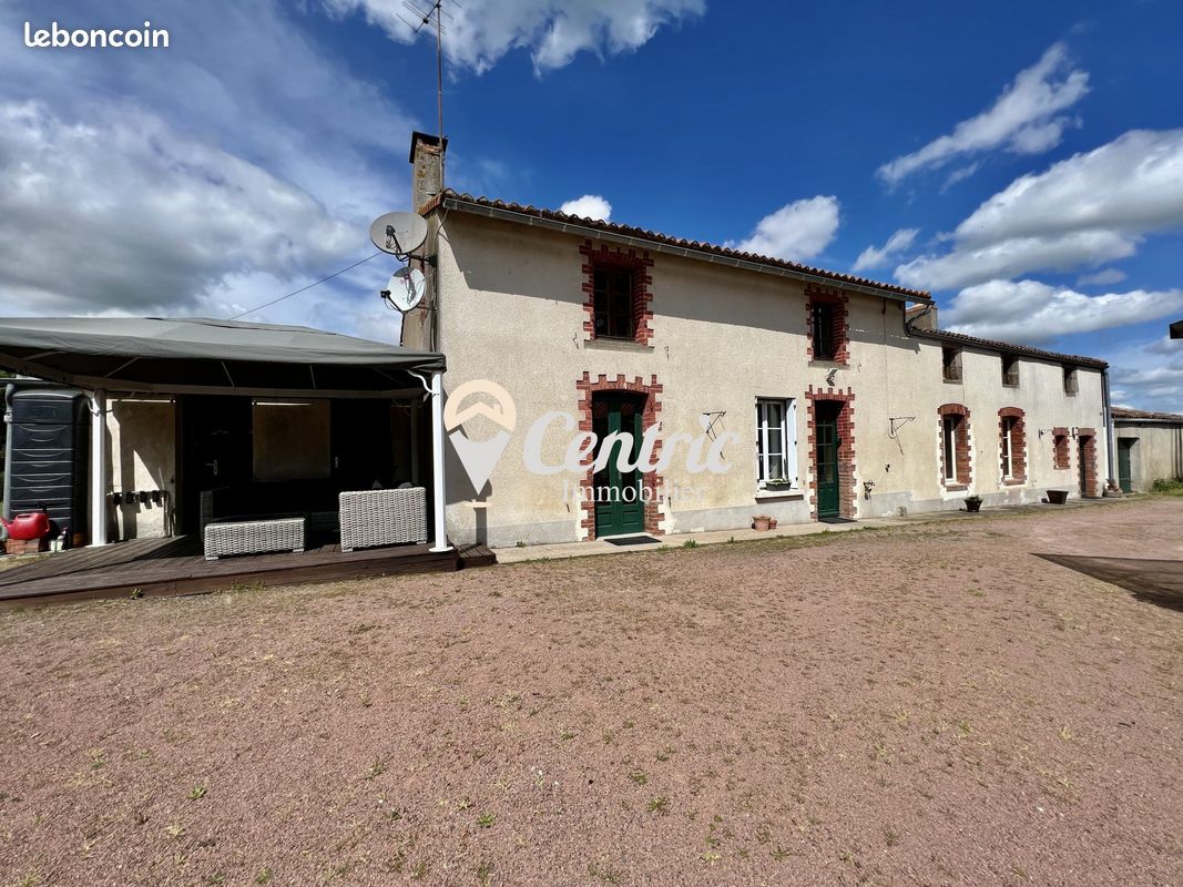 Maison 7 pièces 164 m² - Argentonnay 79150 Moutiers-sous-Argenton (image principale 0)