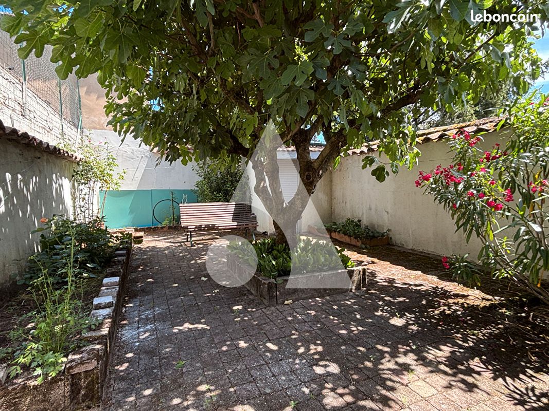 Maison 7 pièces 190 m² · à Saint-Georges-de-Reneins · 190 m² · 245 000 €