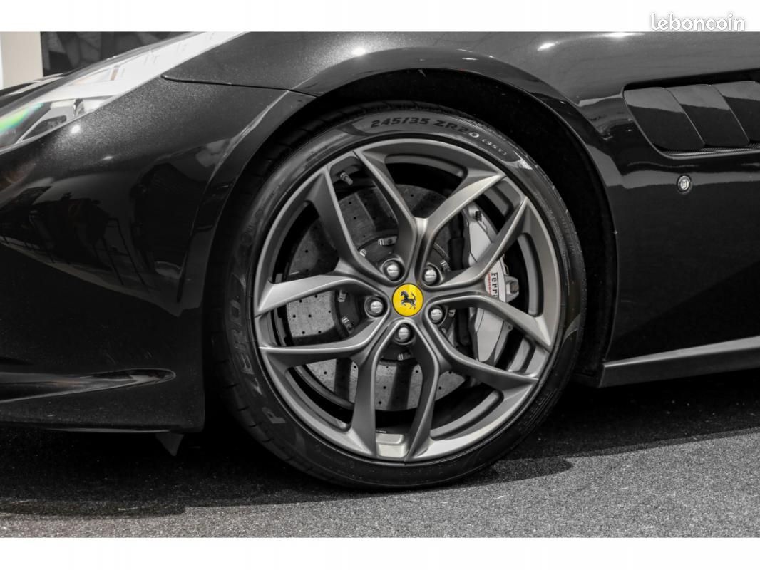 Ferrari GTC4 Lusso V8 - NERO DAYTONA / CAMÉRA CARBONE SIÈGES VENTILÉS ALCANTARA (image 8)