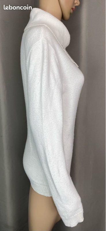Pull manches longues en maille douce, col côtelé retombant à strass et coupe droite (image 15)