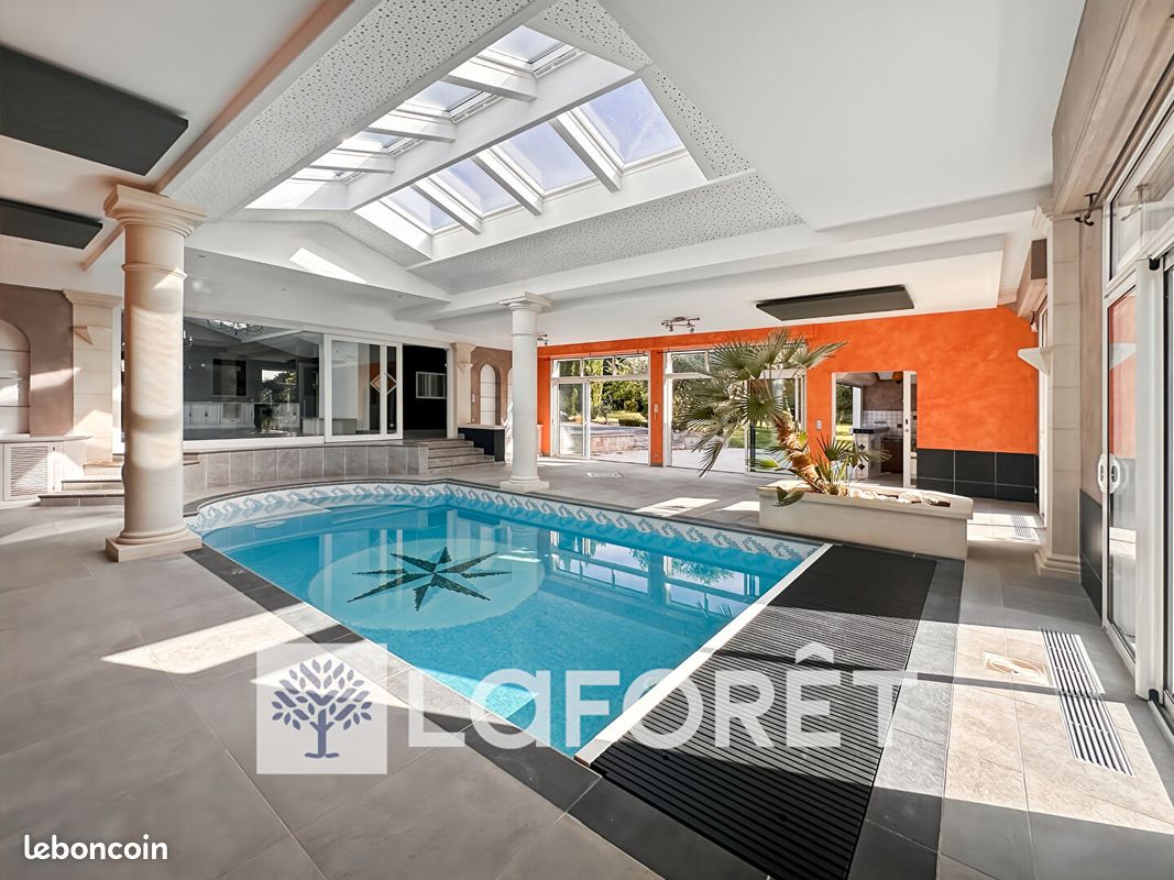 Maison 8 pièces 491 m² · à Jazennes · 491 m² · 884 000 €