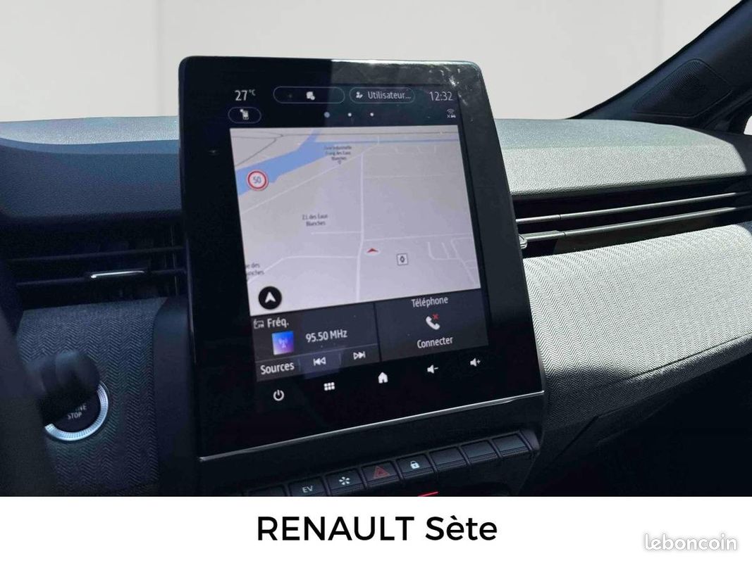 RENAULT Clio E-Tech full hybrid 145 ch GSR2 Techno (image 16)