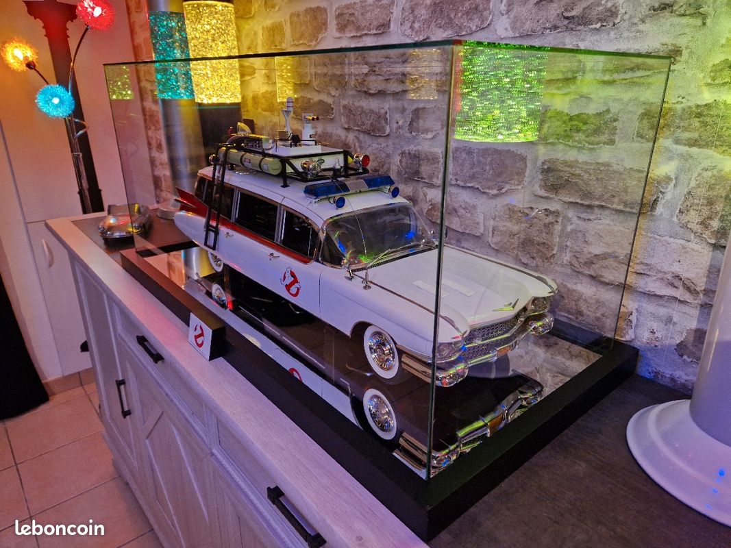 Miniatures montées - Cadillac Ecto-1 Ghostbuster 1/24 Jada