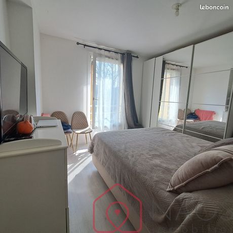https://img.leboncoin.fr/api/v1/lbcpb1/images/fc/0a/6c/fc0a6c47c434703bf1c57a306773906cbe67c933.jpg?rule=ad-image