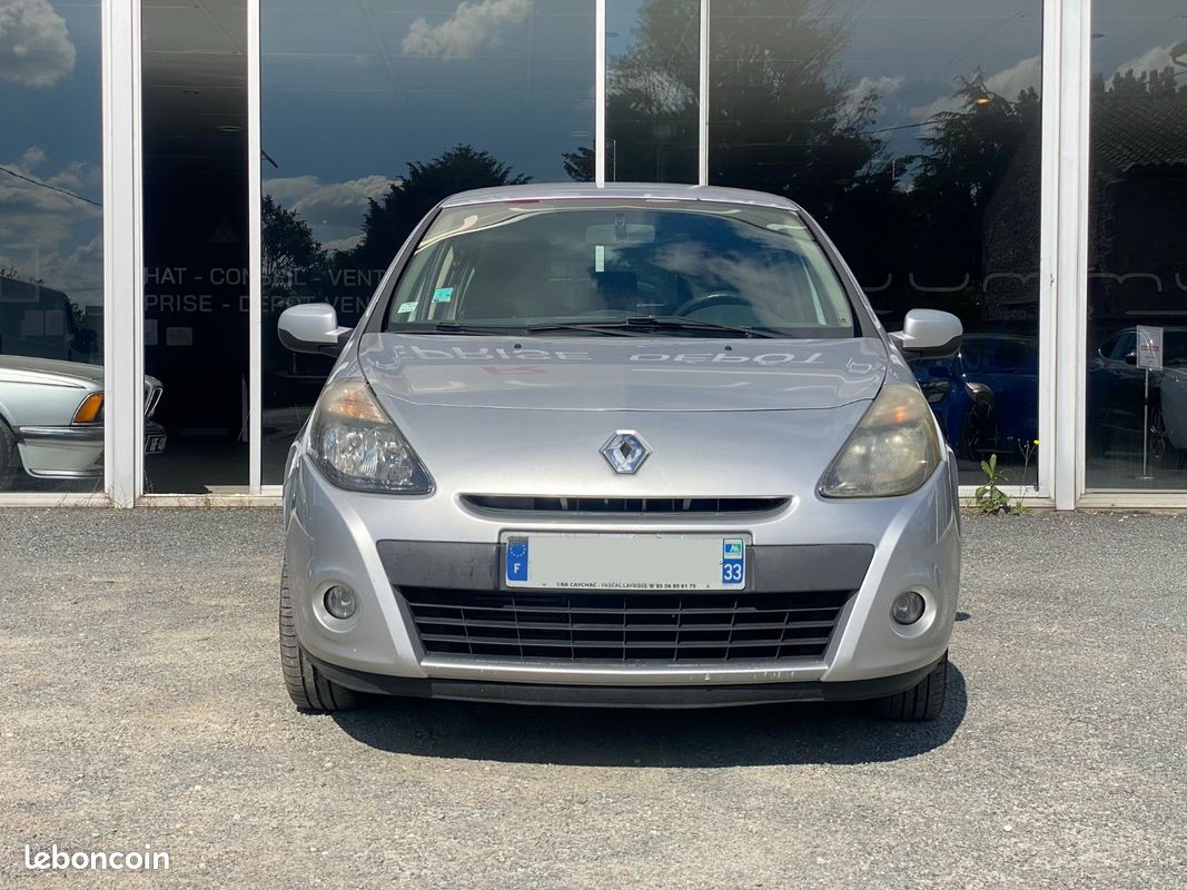 Renault CLIO III 1.5 dCi eco2 75 cv Yahoo / Climatisation / Commandes au volant / Téléphone connecté (image 2)