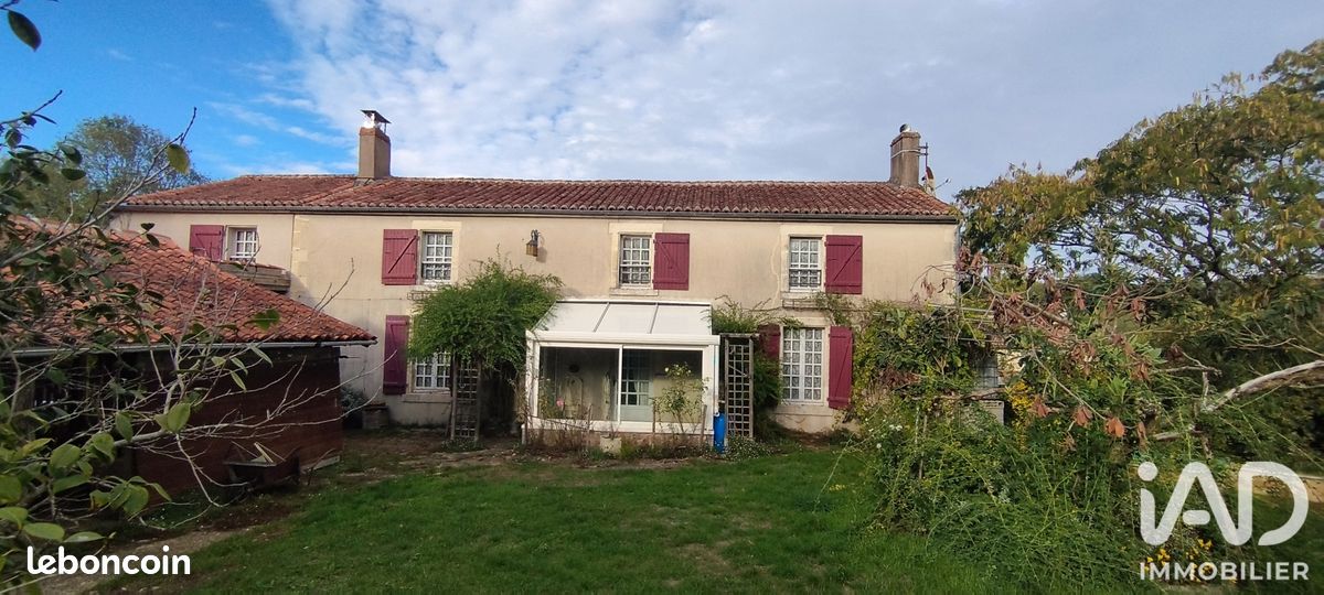Maison 8 pièces 216 m² · à Marsais-Sainte-Radégonde · 216 m² · 149 000 €