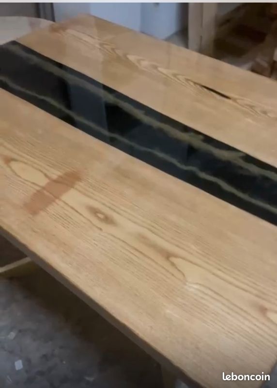 Table à manger en résine & bois d’olivier (image 4)
