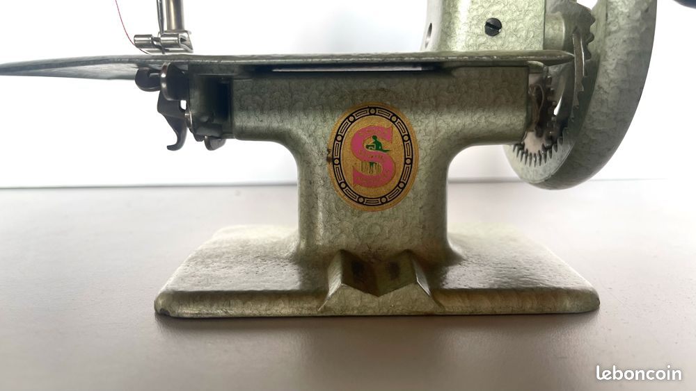 Singer MACHINE A COUDRE INITIALE, Blanc
