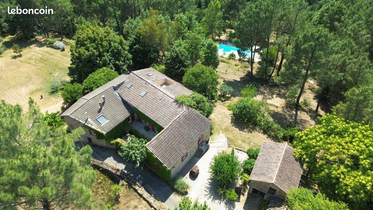 Maison 8 pièces 245 m²