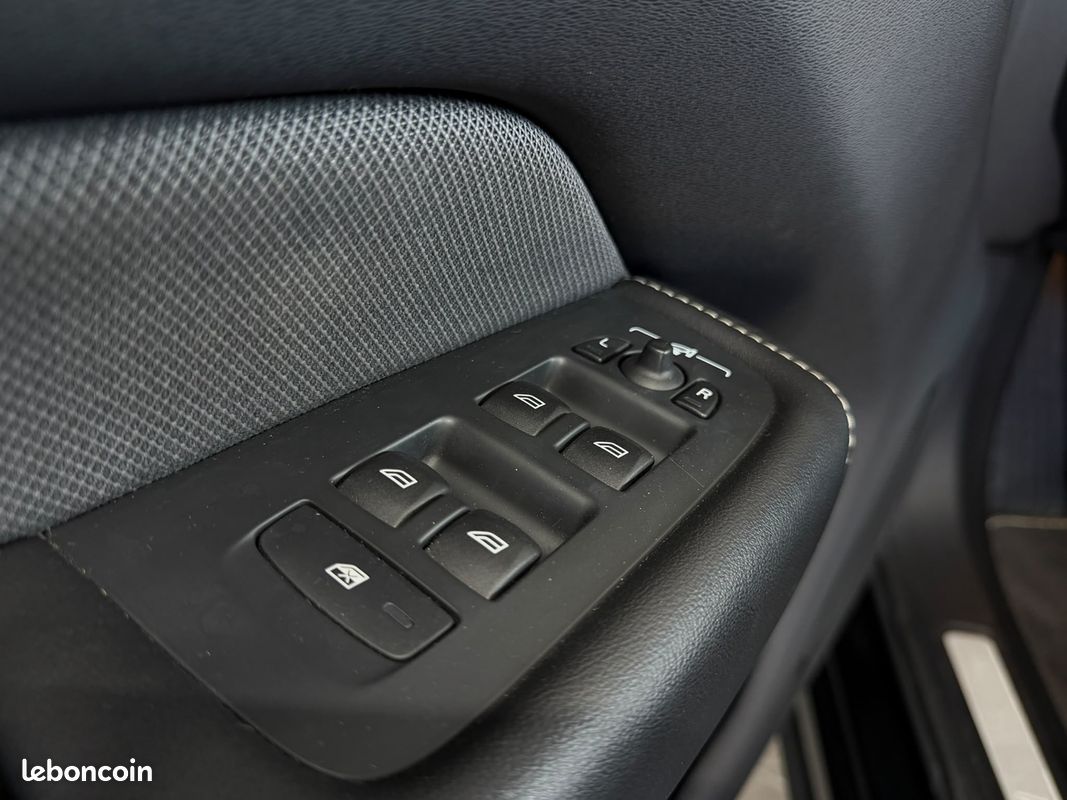 Volvo XC60 T4 190 CV BVA PACK R-DESIGN TOIT OUVRANT GPS (LAURENT AUTO) (image 24)