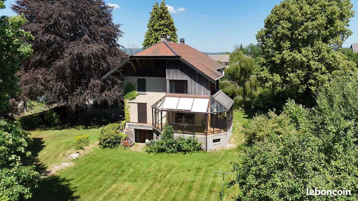 Maison 8 pièces 162 m² · à Belleherbe · 162 m² · 245 000 €