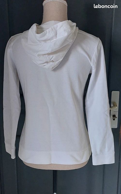 Pull / sweat à capuche avec motif en TBE - Taille 16 ans (image 4)
