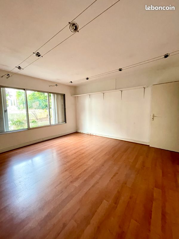 Local commercial 2 pièces 54 m² · à Paris · 54 m² · 287 000 €