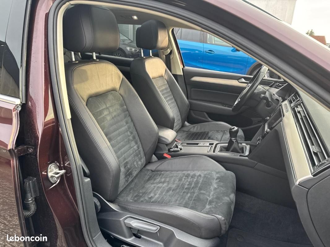 Volkswagen Passat SW Highline 1.4 TSI 150 ch / Virtual Cockpit Toit panoramique Caméra LED (image 29)