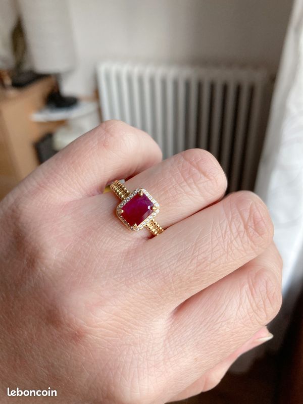 Bague Rubis Naturel Coussin – 13,80 Ct – Certifiée – Taille Excellente – Neuf