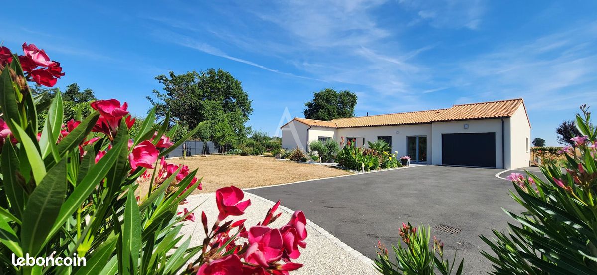 Maison 4 pièces 131 m² · à Rouillé · 131 m² · 468 000 €