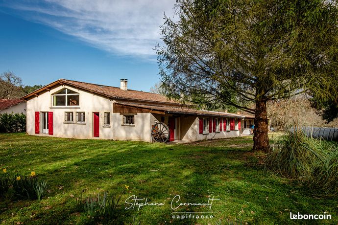 Propriété 7 pièces 251 m²