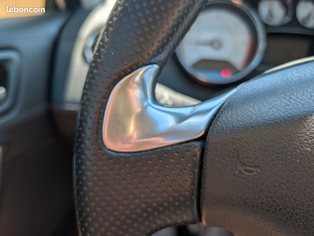 PEUGEOT 308 GENERATION-I CC 2.0 HDI 165CH FELINE EDITION ROLAND GARROS - SIÈGES CHAUFFANT -BLUETOOTH - RADAR Ar (image 28)