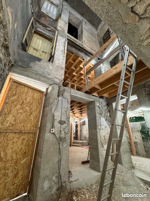 Appartement 6 pièces 100 m² · à Montélimar · 100 m² · 120 000 €