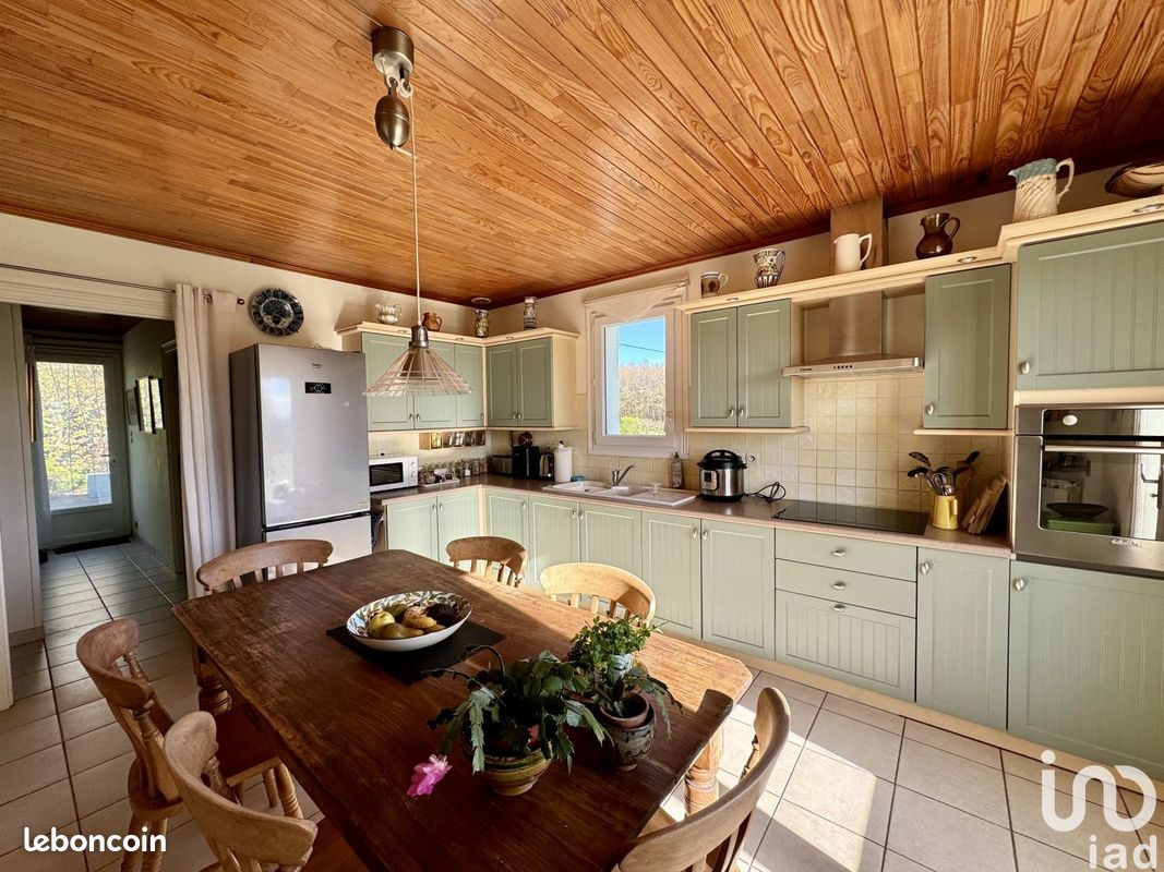 Maison 8 pièces 193 m² - Pérignac 16250 (image principale 5)
