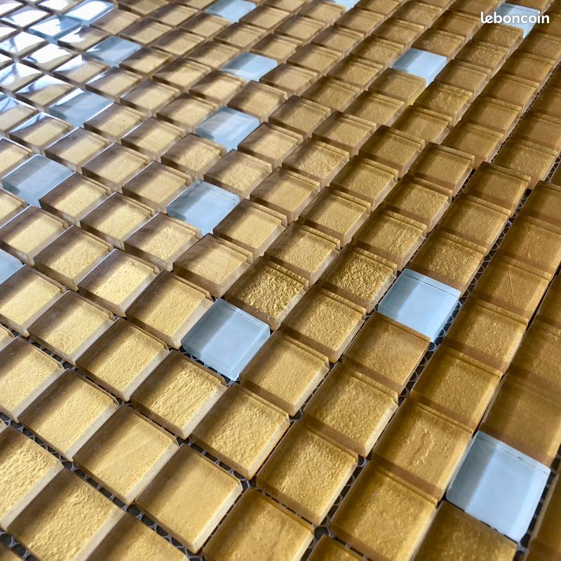 Mosaïque de verre jaune doré sur trame (image 1)