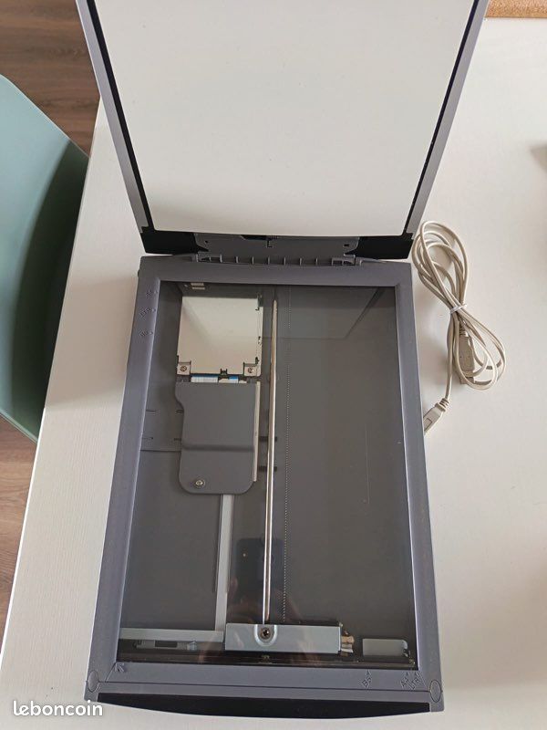 Scanner Canon CanoScan Lide 50 (image 2)