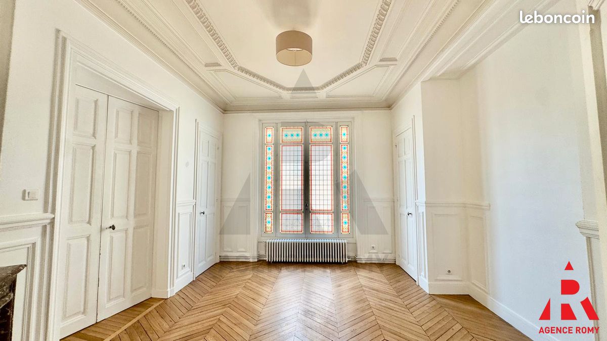 Appartement 5 pièces 143 m² · à Versailles · 143 m² · 1 180 000 €