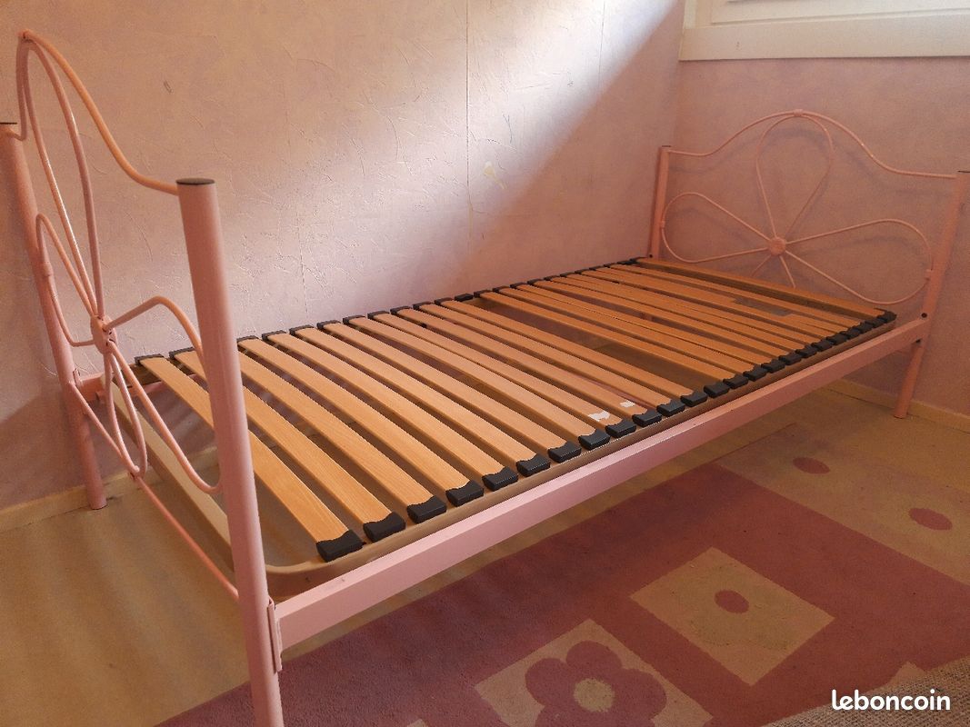 Le lit et sommier 90x200 cm (image 1)