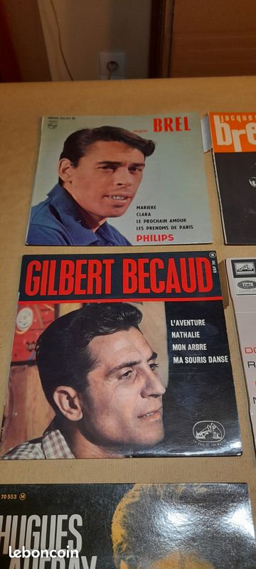 Lot disques vinyles 45T 17cm Variété française Gilbert Becaud Jacques Brel Hugues Aufray Leo Ferre Isabelle Aubret Nicolas Peyrac Jean Ferrat Alain Barriere Enrico Macias Guy Bedos Pierre Repp (image 2)