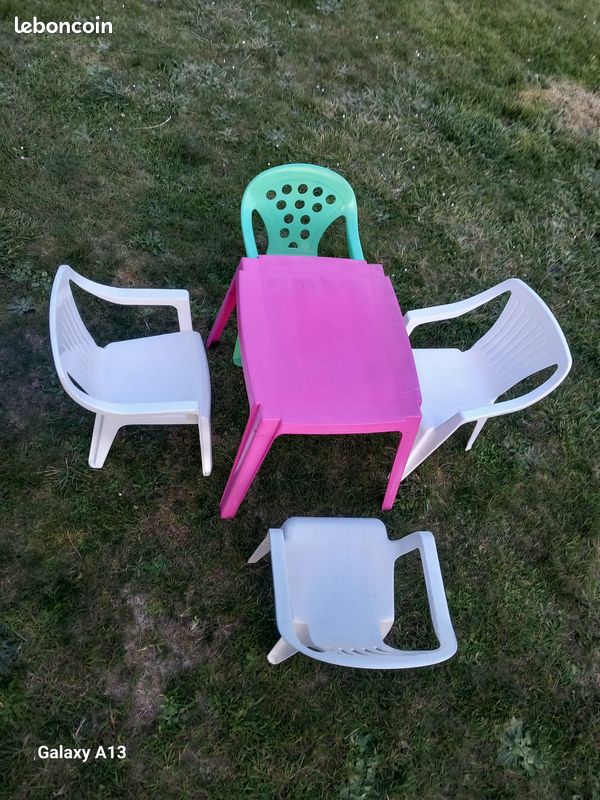 Ensemble table et 4 chaises enfants (image 1)