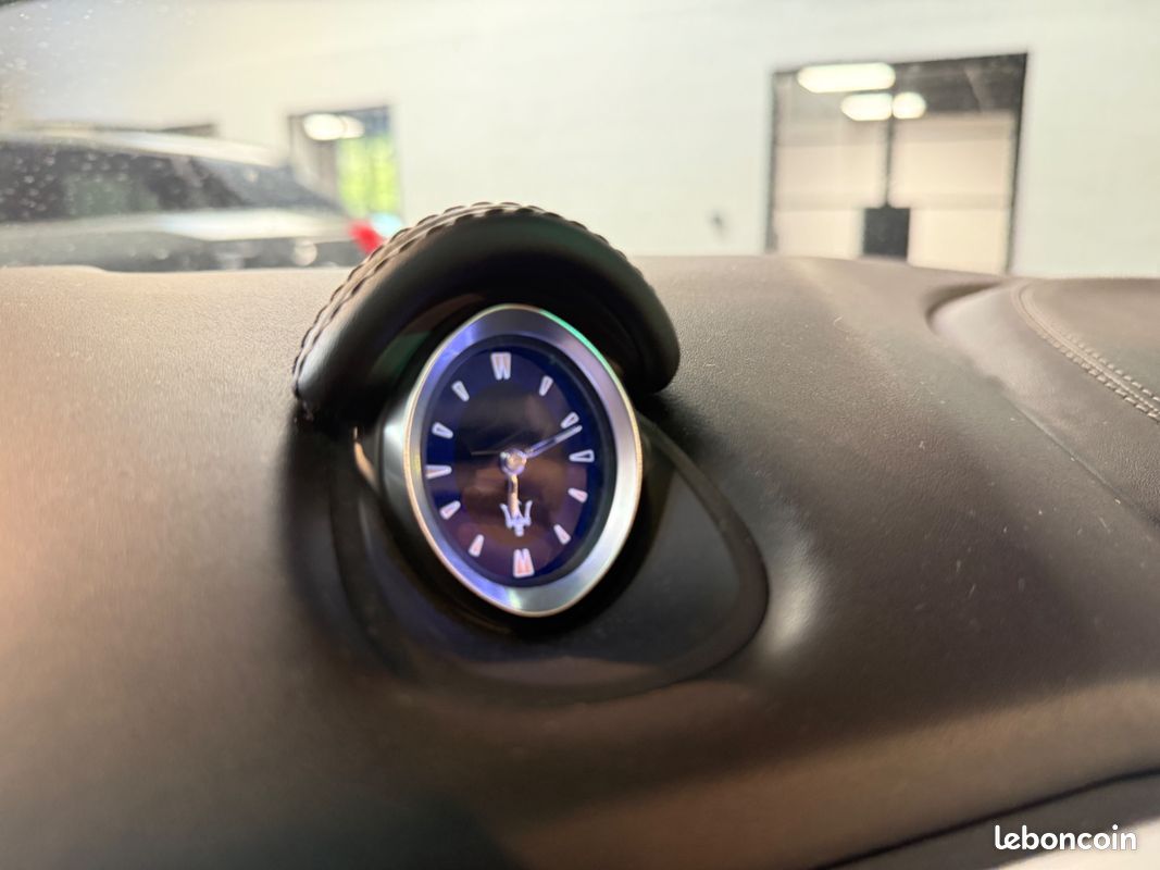 MASERATI GHIBLI 3.0 V6 410 s Q4 A / 3EME MAIN / SUIVI COMPLET MASERATI / TOIT OUVRANT / CAMERA DE RECUL (image 21)