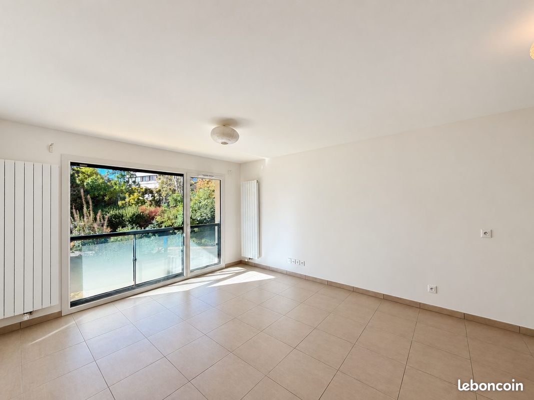 Appartement 2 pièces 42 m² · à Ferney-Voltaire · 42 m² · 295 000 €