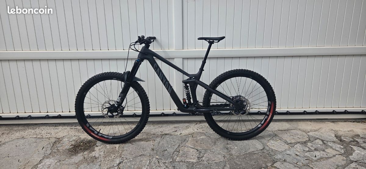 Enduro Canyon Strive Carbone 2025 upgradé état neuf (image 7)