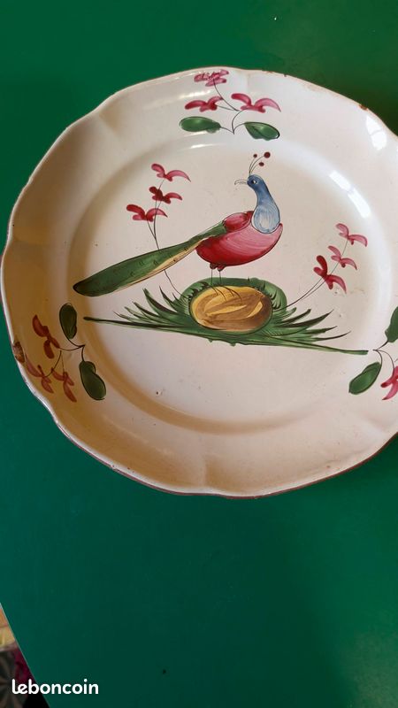 Assiette Ancienne En Faïence Du 18e Siècle – Est De La France, Lunéville, Décor Oiseau Au Manganèse