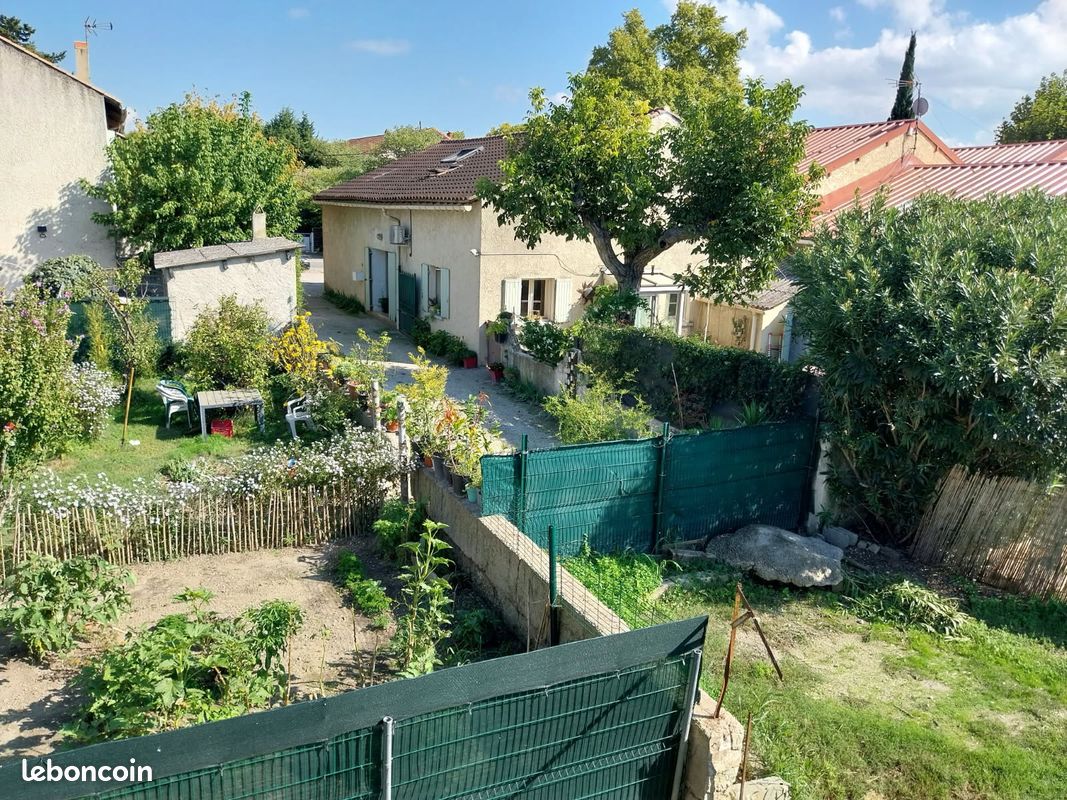Maison 10 pièces 200 m² · à Mollégès · 200 m² · 540 000 €