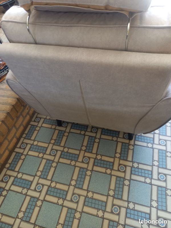 2 Fauteuils et un pouf en tissu de chez poltronesofa (image 3)