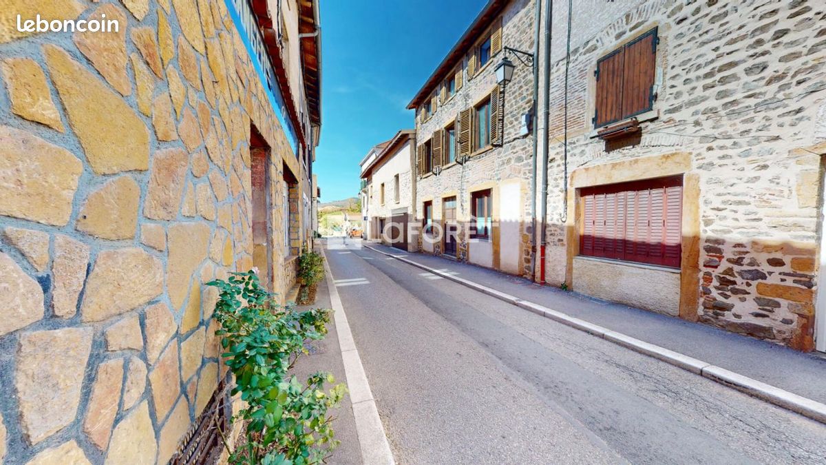 Maison 5 pièces 150 m² · à Saint-Vérand · 150 m² · 270 000 €