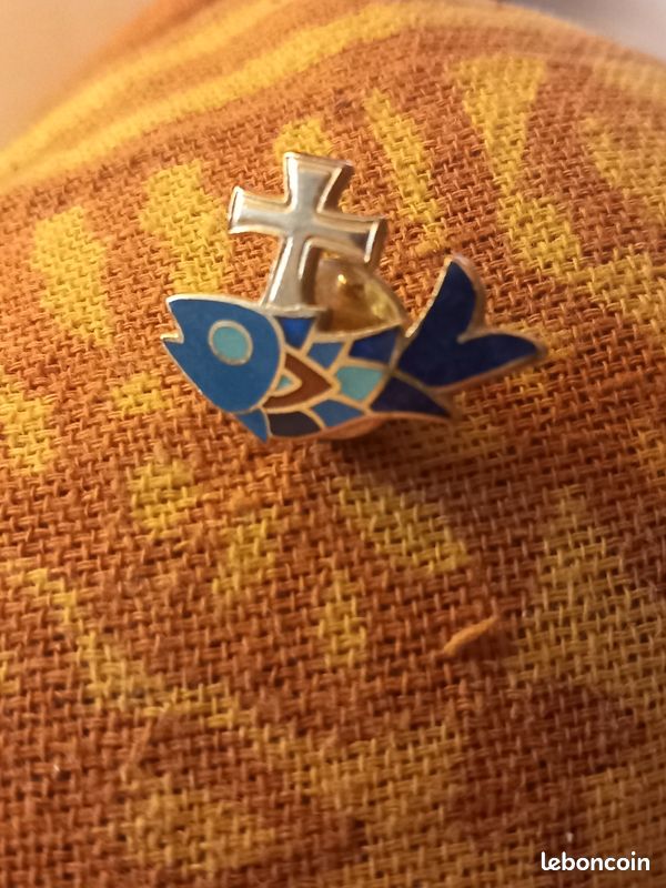 Broche Vintage Ballou - Motif Poisson Et Croix (Ichthys) - Symbole Chrétien - Occasion