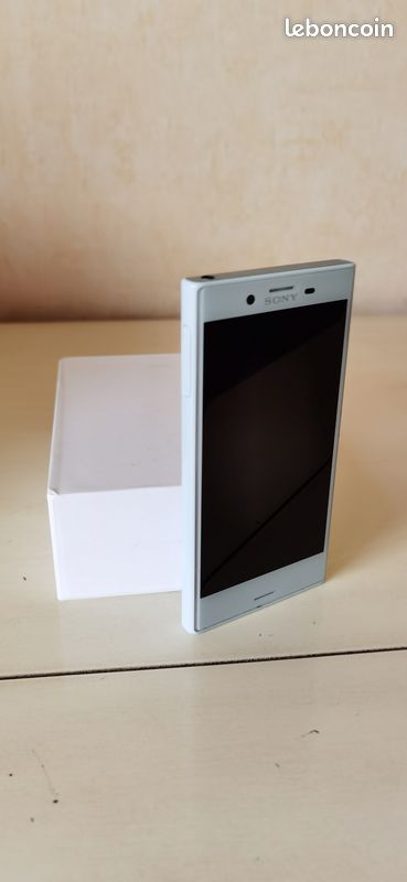 Sony Xperia X 32Go Blanc - Occasion écran Fissuré, Châssis Abîmé Mais Fonctionnel - Pour Pièces