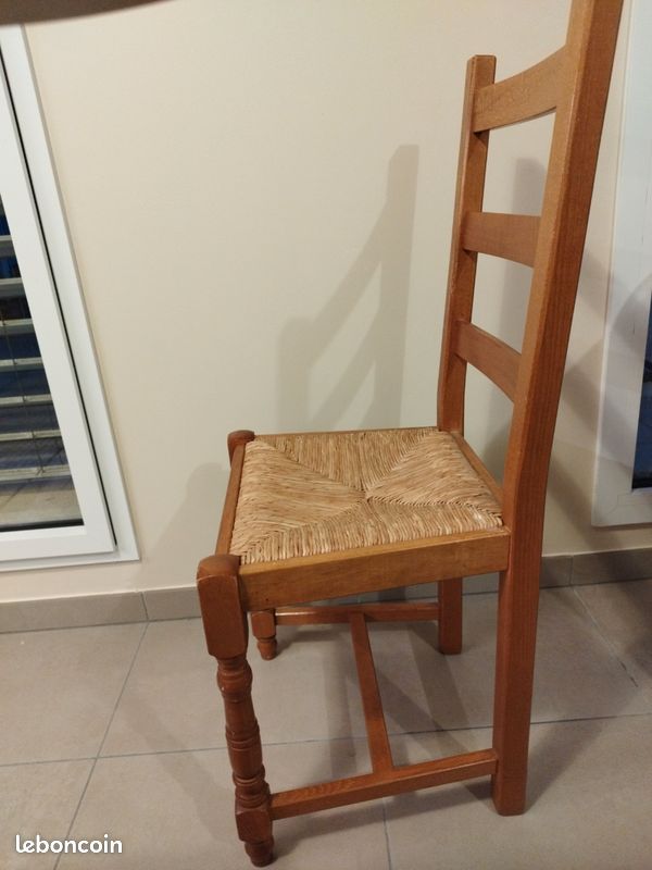 Chaises en bois et paille (image 1)