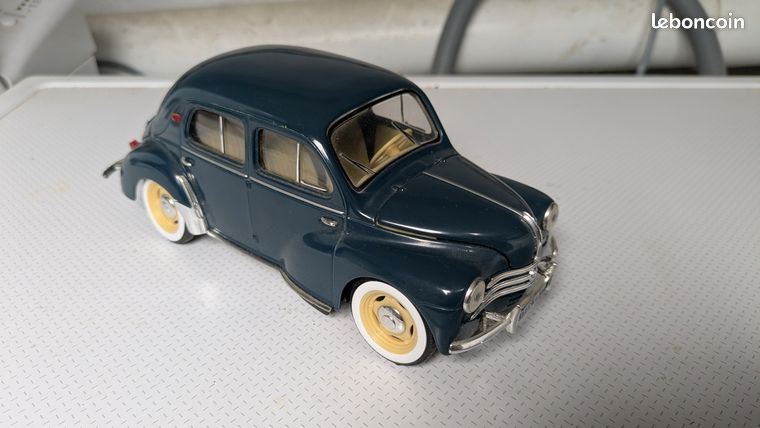 Miniature Renault 4cv Noire Norev - Échelle 1:87 (HO) - Longueur 4cm - Neuf