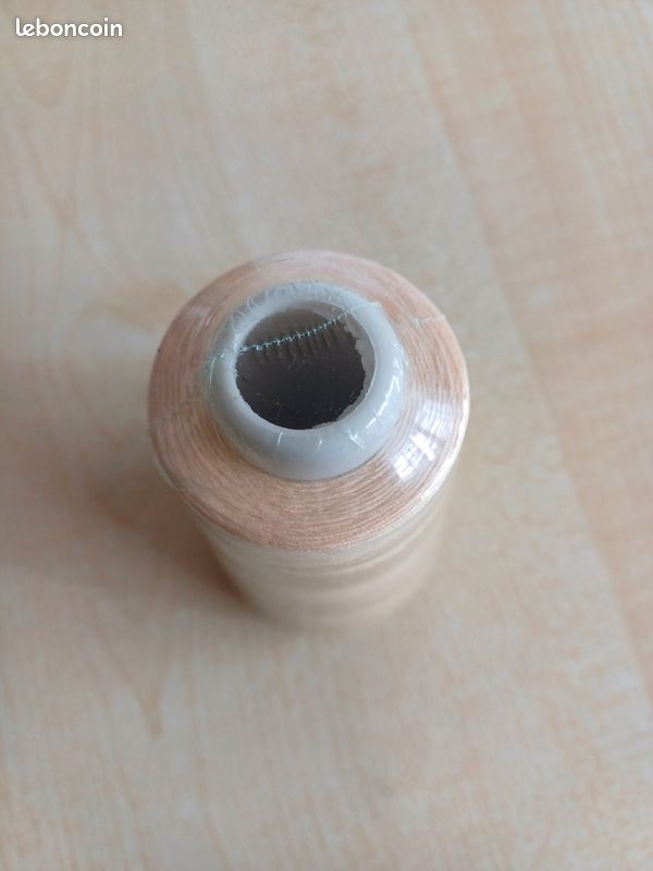 Bobine de fil couture beige naturel (image 2)