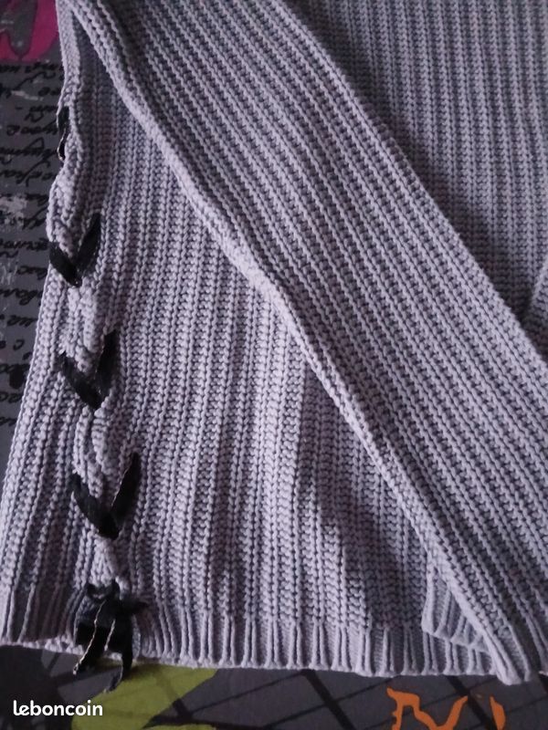 Les Tricots De Mamy - Pull Enfant Fille Gris Clair Avec Joli Col Effet Volante De Couleur Vieux Rose