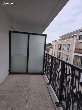 https://img.leboncoin.fr/api/v1/lbcpb1/images/fc/2f/05/fc2f05da6bac87b118c0b4f2affafcea7beecea8.jpg?rule=ad-image