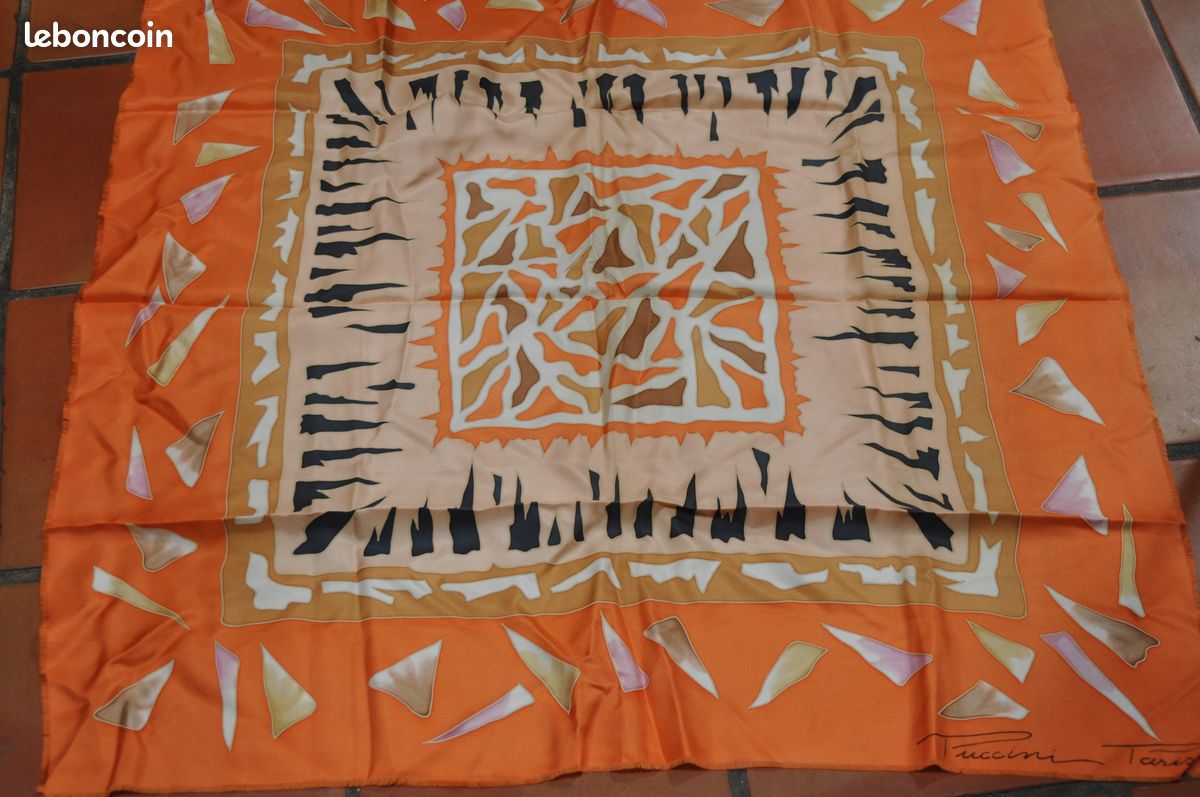 Foulard Vintage PUCCINI En Soie 100% - Grand Format 67x70 Cm - Couleur Rose - Style Bandana Ou Carré