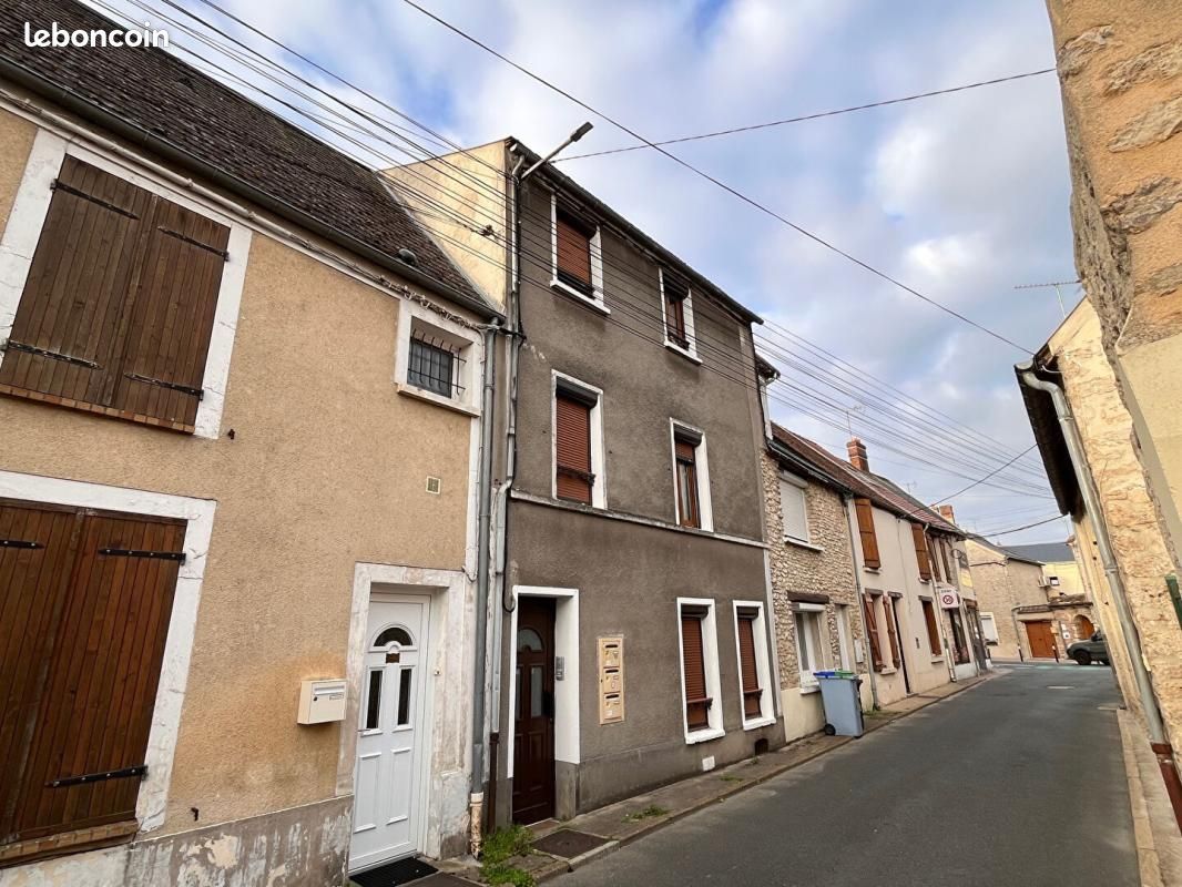 Immeuble 6 pièces 130 m² · à Angerville · 130 m² · 300 000 €