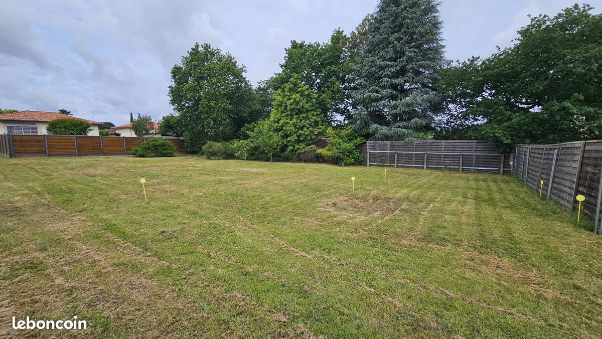 Terrain 669 m² · à Saint-Pierre-du-Mont · 669 m² · 49 000 €