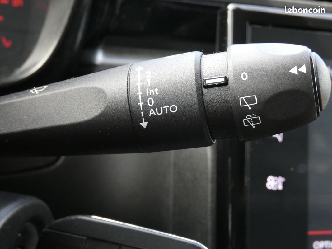 CITROEN C3 C3 BlueHDi 100 Feel Business ( Première main, suivi dispo ) (image 28)