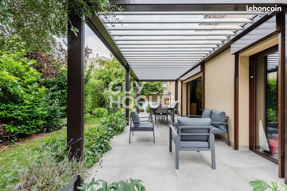 Maison 8 pièces 332 m² · à Lyon · 332 m² · 1 390 000 €