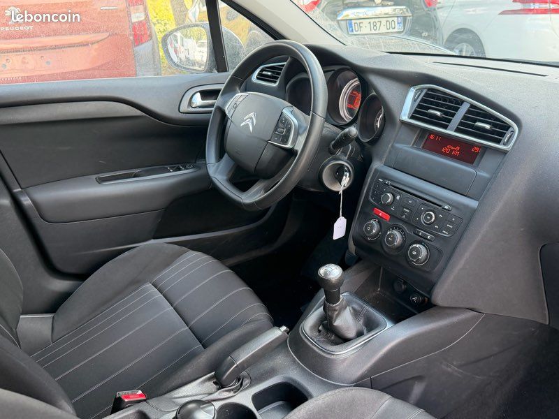 Citroën c4 1.4i 95 ch pack Clim (image 6)